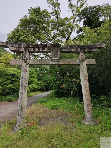 公園と八幡神社の中間にある広場の鳥居。