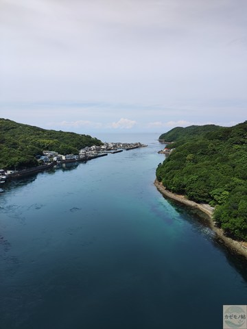 小鳴門新橋から見渡す静かな海と空。時間が止まったような風景。