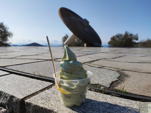 オリーブオイルかけてみました。カップに入っていて食べやすい。