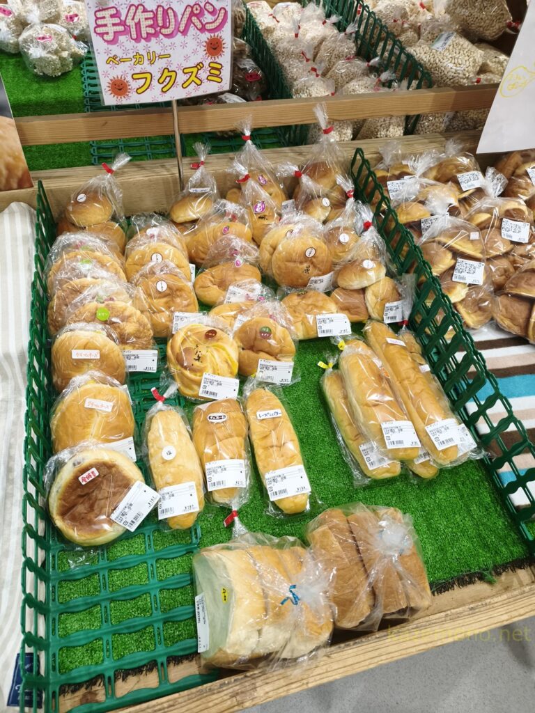 あいさい広場に並ぶ手作りパン売り場の一角