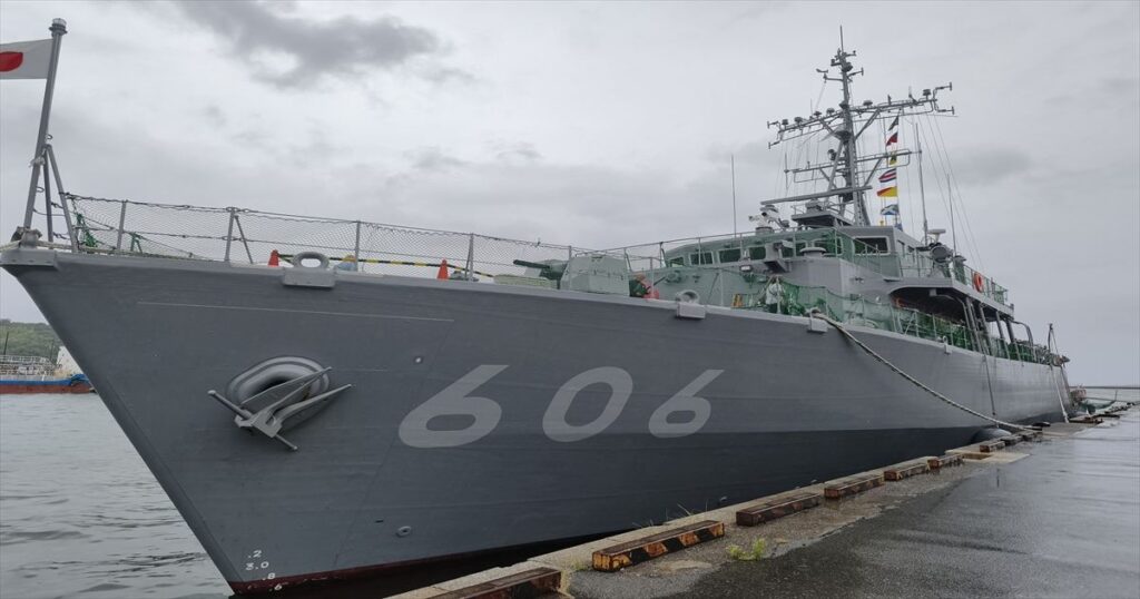 掃海艇はつしまの606と書かれた船首側