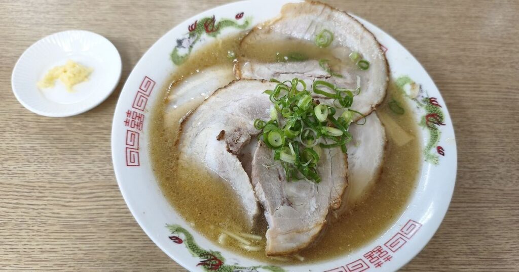 十三八の鳥坂ラーメン中肉