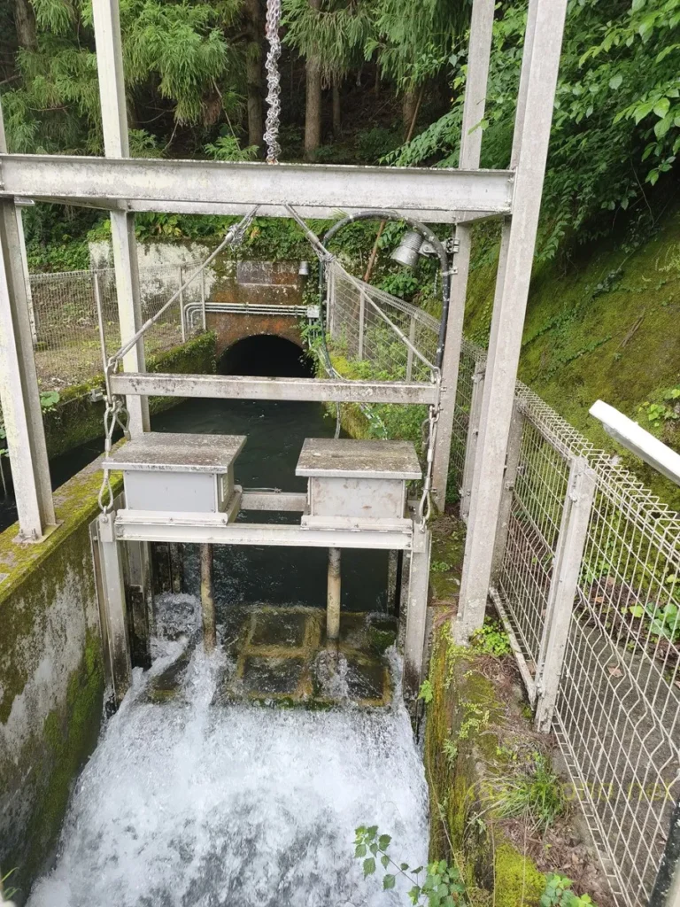 赤松川支水路小水力発電設備