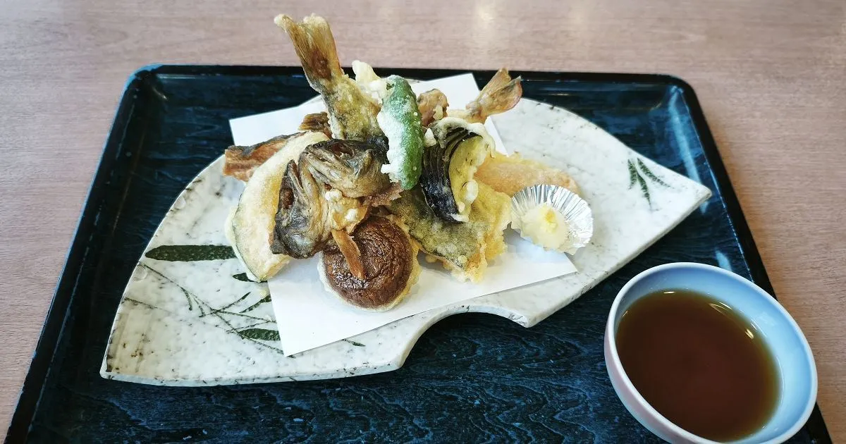 レストラン湖畔のあめご天ぷらと野菜天