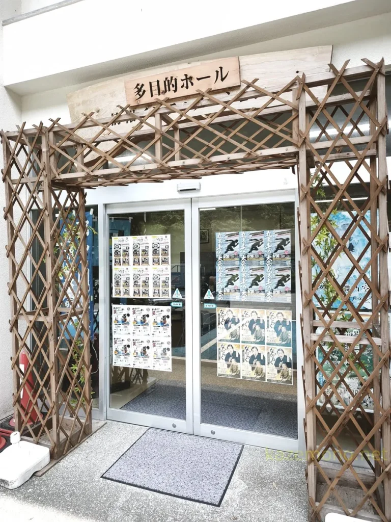道の駅もみじ川温泉の多目的ホールへ外から直接入れる入口