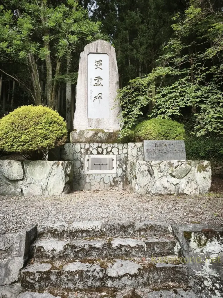 お松大権現第2駐車場にある英霊碑
